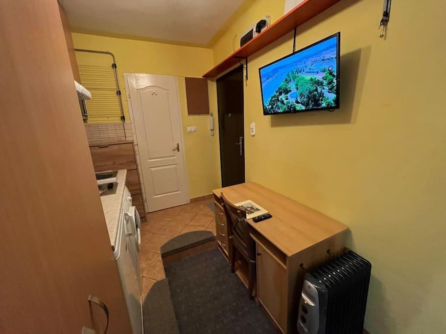 Tiny Private Apartment In Central Buda. Budapest Kültér fotó
